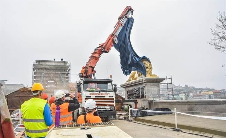 En Budapest, sustituyen histórico león de piedra por LEGOs