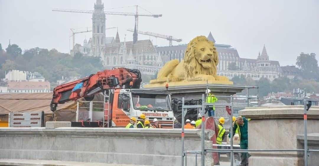 En Budapest, sustituyen histórico león de piedra por LEGOs