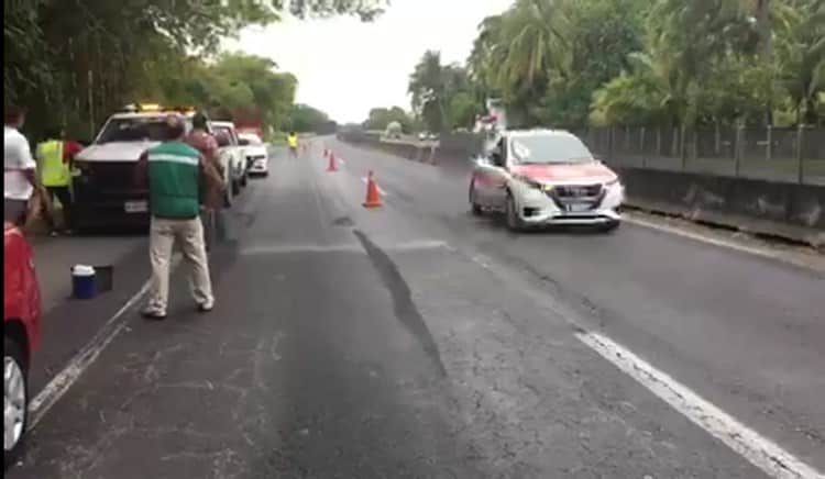 Choca pipa con retroexcavadora en Úrsulo Galván; hay un muerto