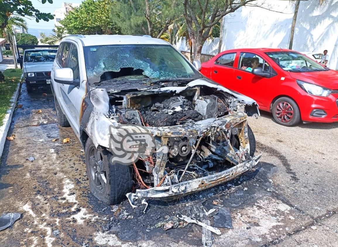 Camioneta se incendió en el Centro de Coatzacoalcos(+Video)