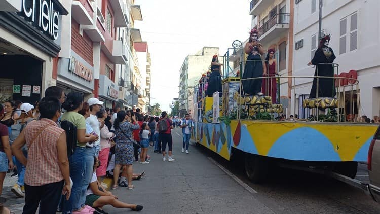 Realizan desfile de Catrinas Tradiciones Mexicanas en Veracruz por Todos Santos(+Video)