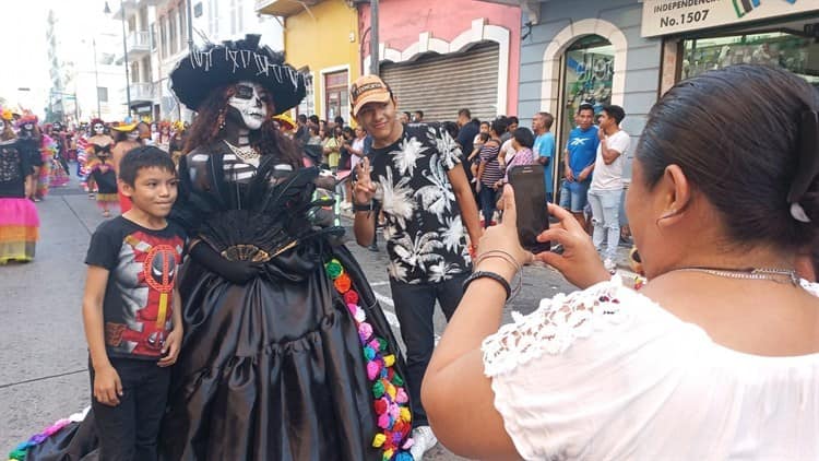 Realizan desfile de Catrinas Tradiciones Mexicanas en Veracruz por Todos Santos(+Video)