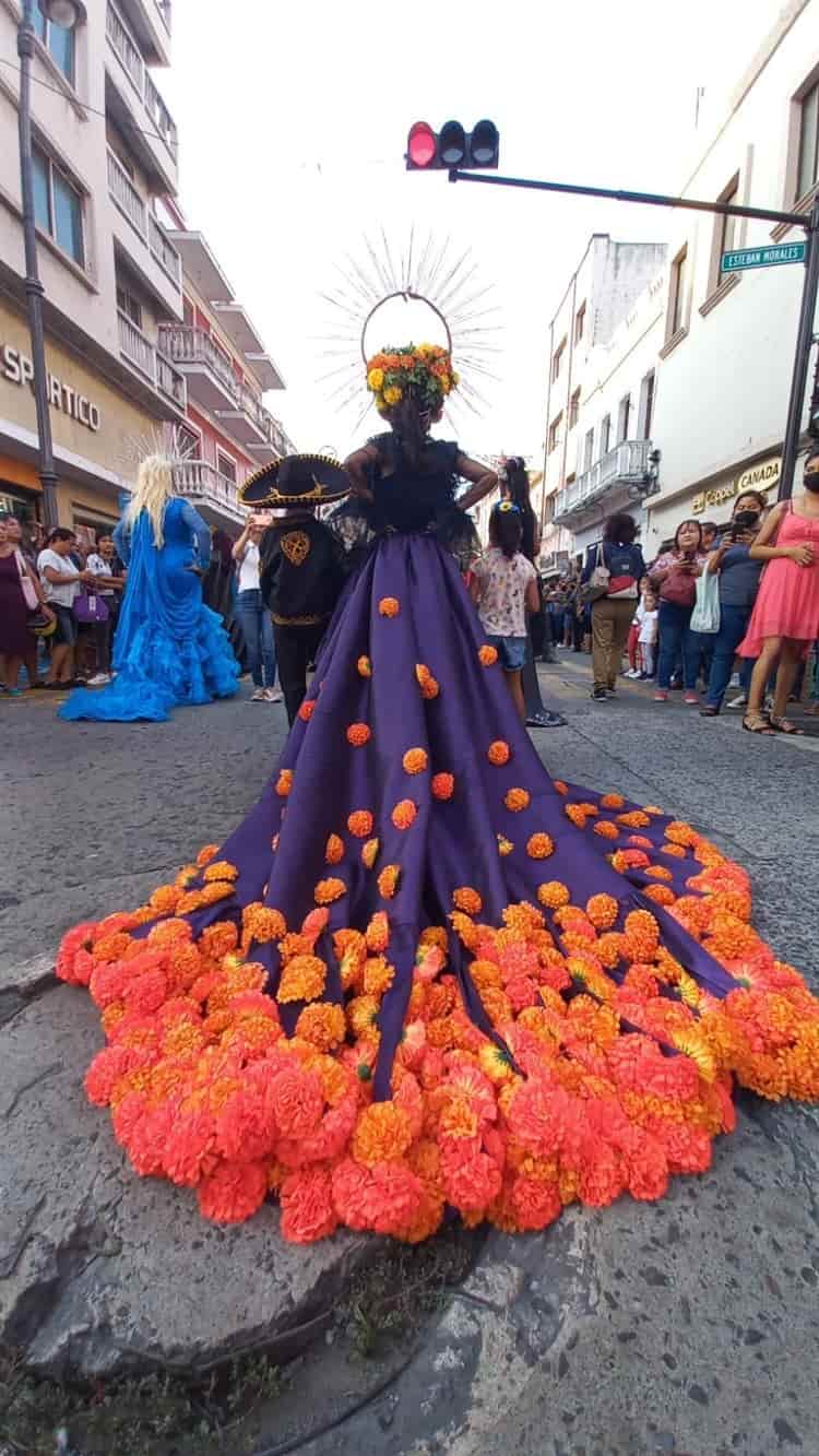 Realizan desfile de Catrinas Tradiciones Mexicanas en Veracruz por Todos Santos(+Video)