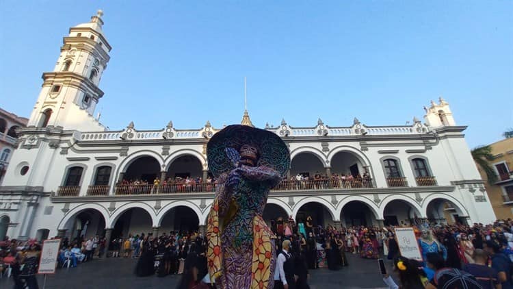 Realizan desfile de Catrinas Tradiciones Mexicanas en Veracruz por Todos Santos(+Video)