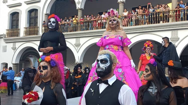 Realizan desfile de Catrinas Tradiciones Mexicanas en Veracruz por Todos Santos(+Video)