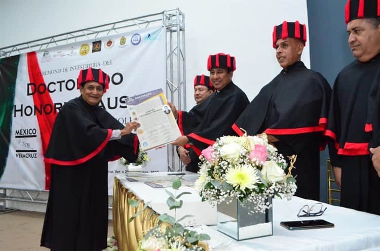 Dan doctorado Honoris Causa al doctor Lorenzo Castañeda Pacheco por su trayectoria