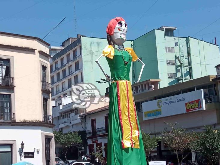 Huele a flor de Cempasúchil: instalan altares en corazón de Xalapa (+Video)