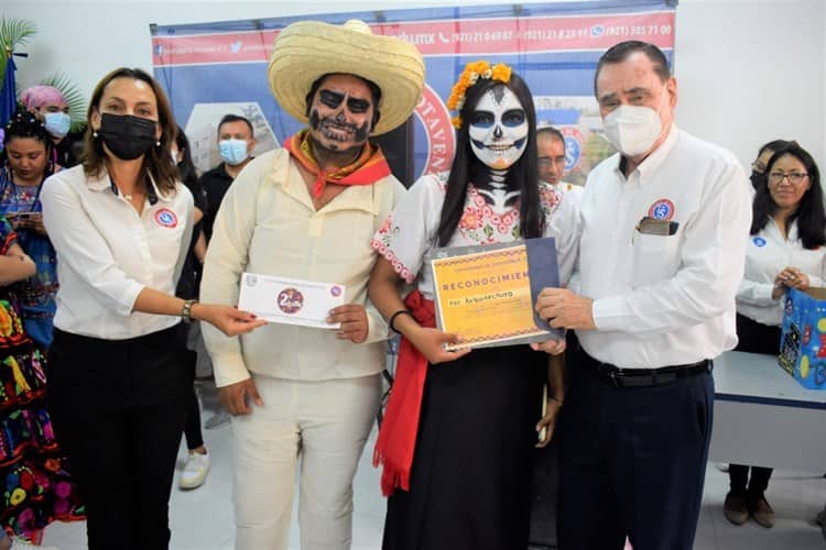 Celebran en Coatzacoalcos tradicional concurso de altares