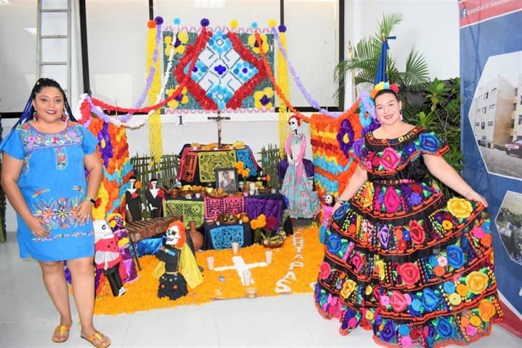 Celebran en Coatzacoalcos tradicional concurso de altares