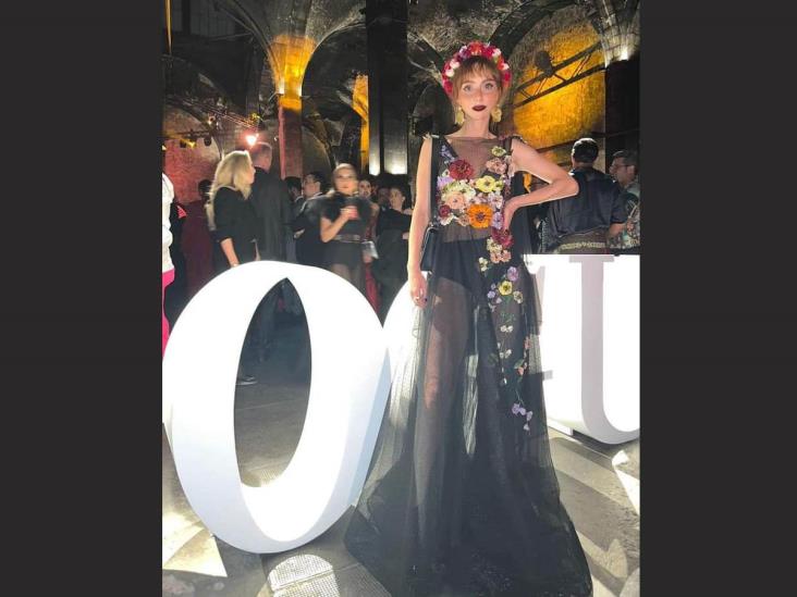 Natalia Téllez luce vestido de diseñador veracruzano en gala de Vogue