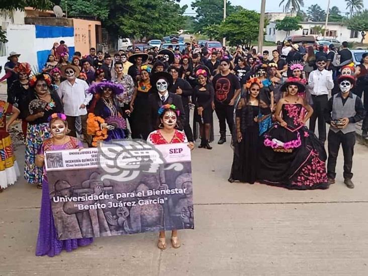 Con desfile asústame panteón arranca el Día de Muertos en Allende