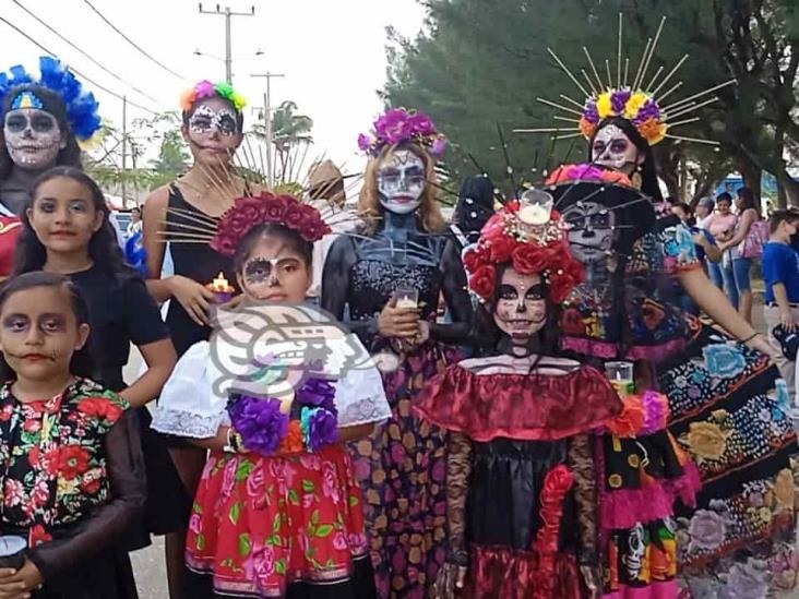 Con desfile asústame panteón arranca el Día de Muertos en Allende