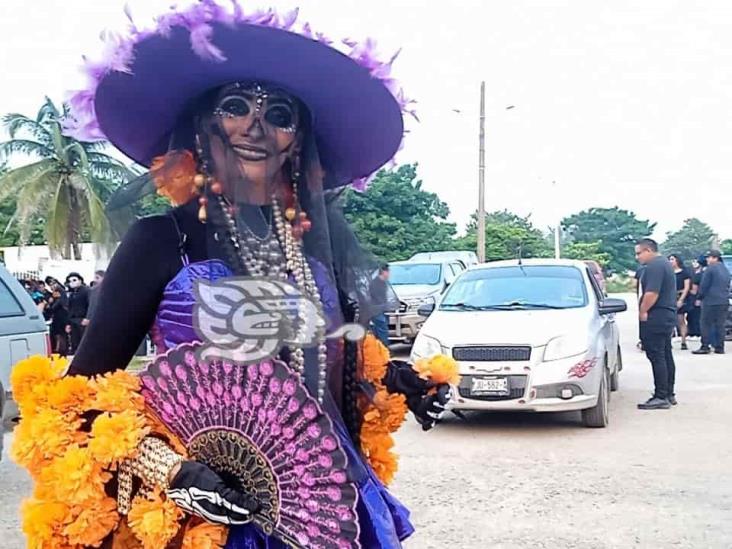 Con desfile asústame panteón arranca el Día de Muertos en Allende