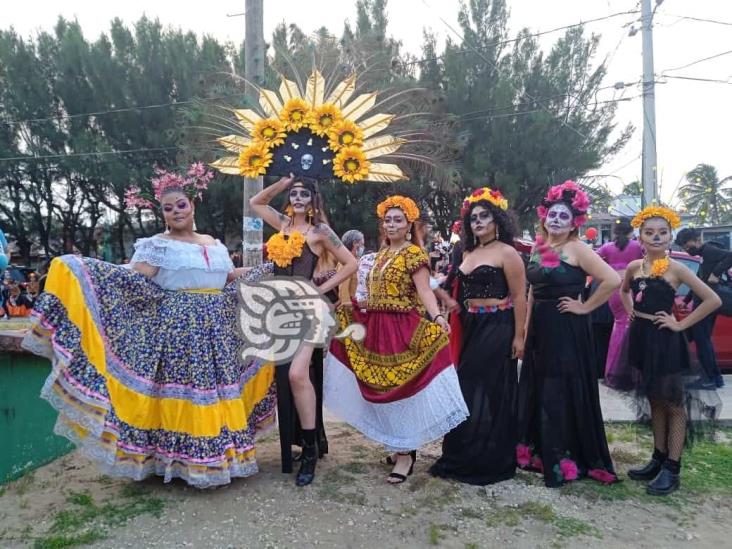 Con desfile asústame panteón arranca el Día de Muertos en Allende