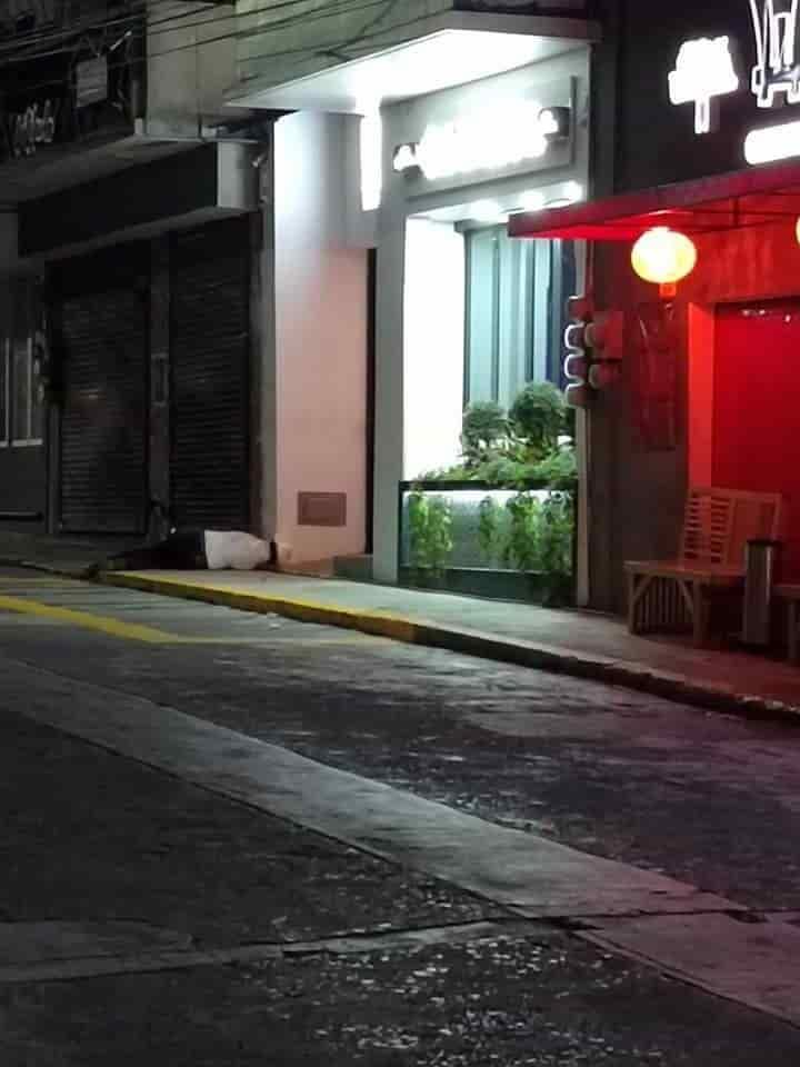 Asesinan a hombre afuera de bar de Córdoba; delito quedó grabado