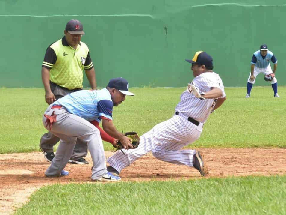 Cachorros y Mojarreros abren serie final en el softbol Premier