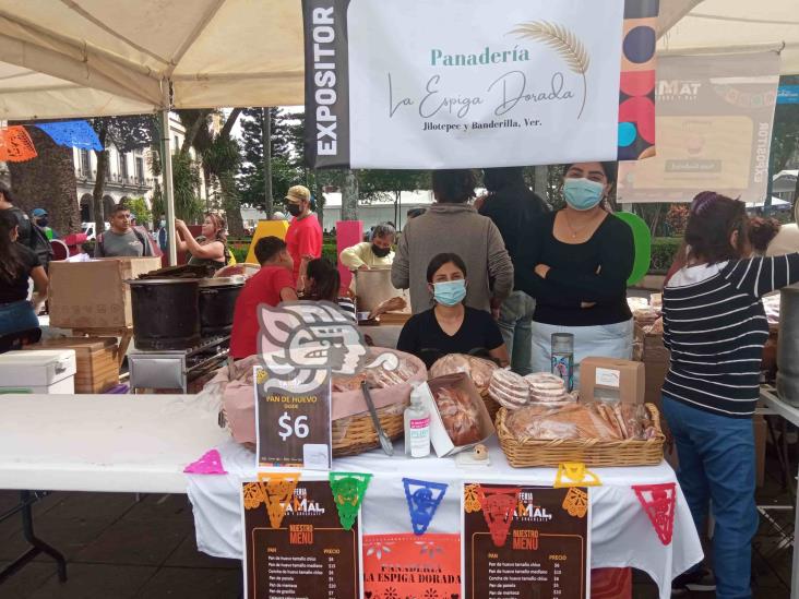 Tamales de variedades, atoles, chocolate y más, reúnen a familias en feria en Xalapa (+Video)