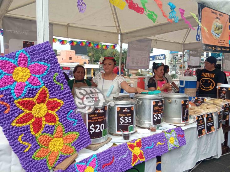 Tamales de variedades, atoles, chocolate y más, reúnen a familias en feria en Xalapa (+Video)