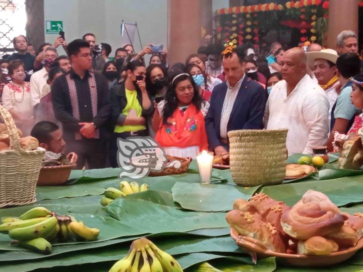 Población totonaca realiza altar en Palacio de Gobierno de Veracruz (+Video)