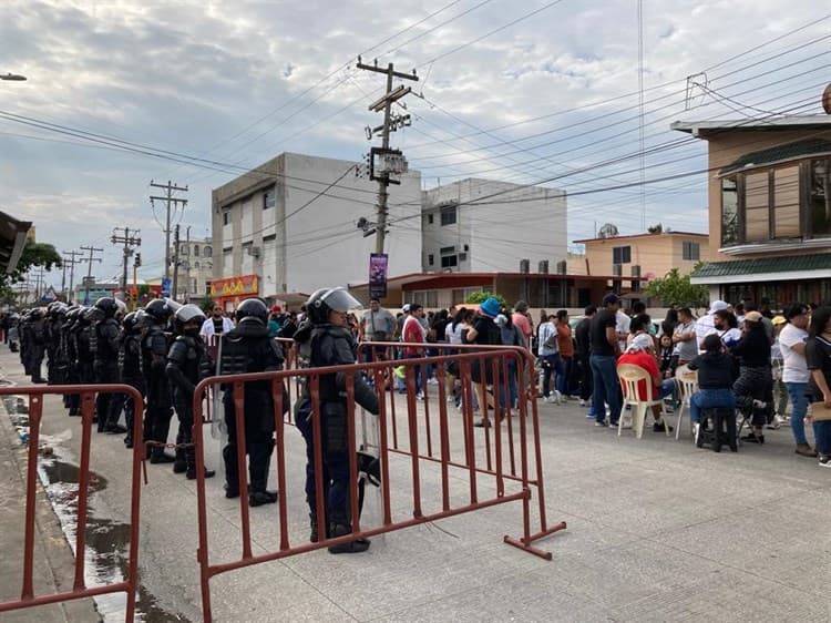 Antimotines resguardan el estadio “Beto” Ávila al posponerse concierto de Daddy Yankee en Veracruz (+Video)