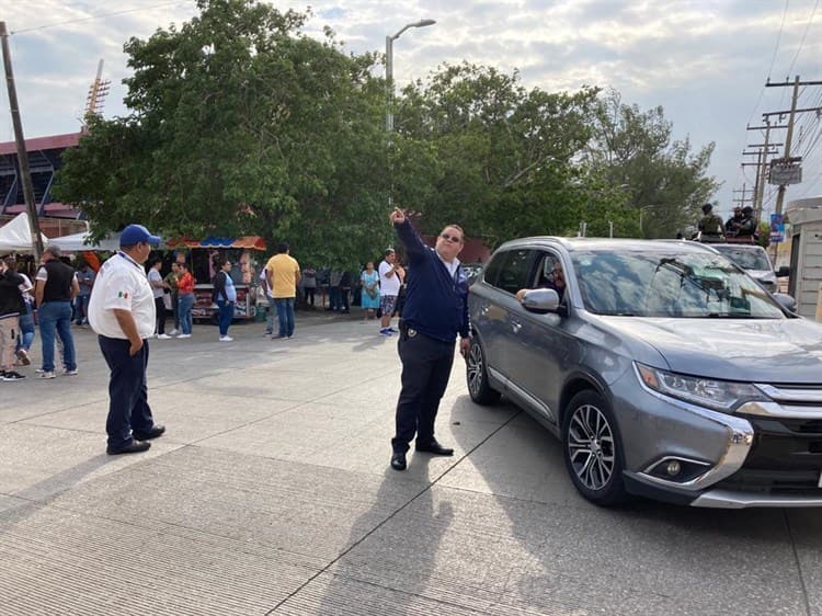 Permanece cierre de calles en zona de estadio “Beto” Ávila en Boca del Río