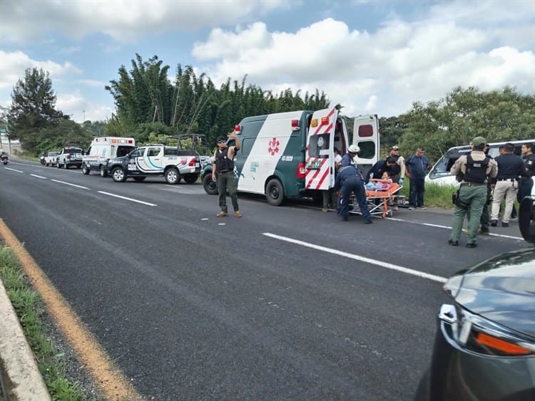 Autobús se sale de la carretera Xalapa-Tamarindo (+Video)