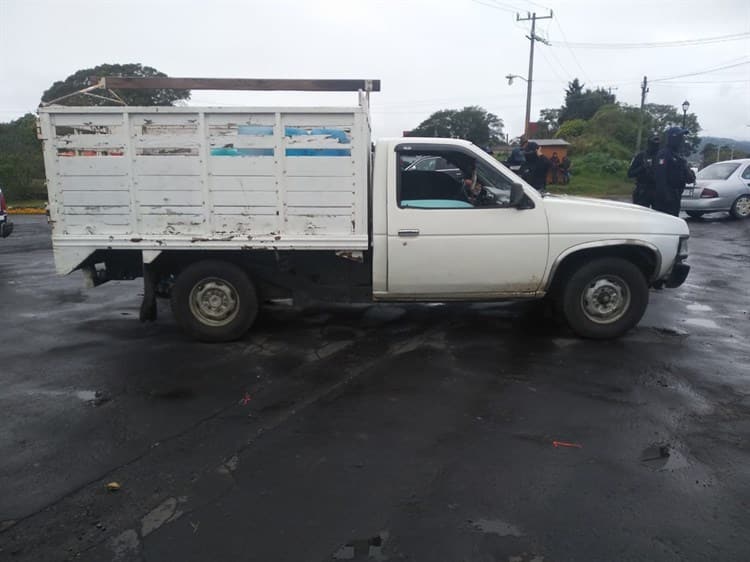 Chocan camioneta y motocicleta en la carretera Xalapa-Misantla