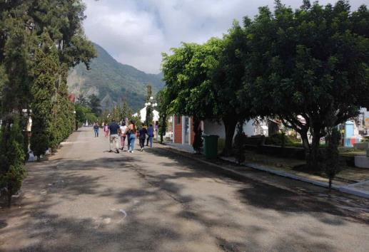 Esperan a unos 18 mil visitantes en cementerio de Orizaba
