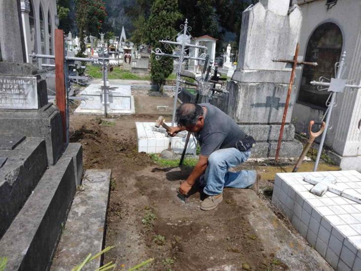 Esperan a unos 18 mil visitantes en cementerio de Orizaba