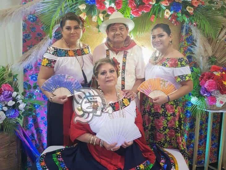 Nelly Santos y su fiesta Tabasqueña