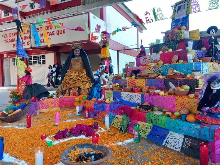 Katheryne Zuzeth, triunfa en concurso de catrinas en Minatitlán