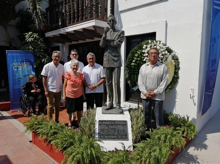 Con ofrenda floral inicia IVEC Festival Agustín Lara 2022