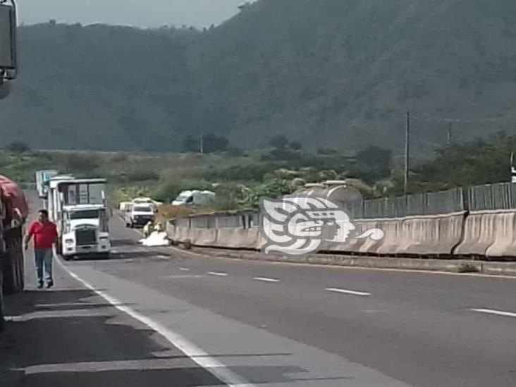 Choque de tráileres en Nogales genera intensa movilización