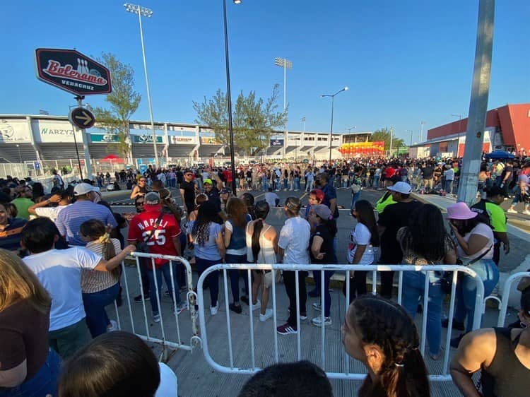 Con tranquilidad, inicia el acceso al concierto de Daddy Yankee en Boca del Río (+Video)