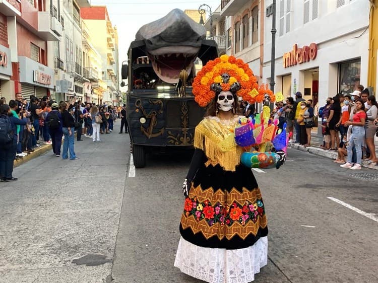 Carnaval de Catrinas difunde la cultura y alegría de los jarochos: turistas