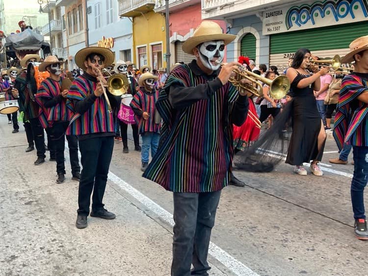 Carnaval de Catrinas difunde la cultura y alegría de los jarochos: turistas