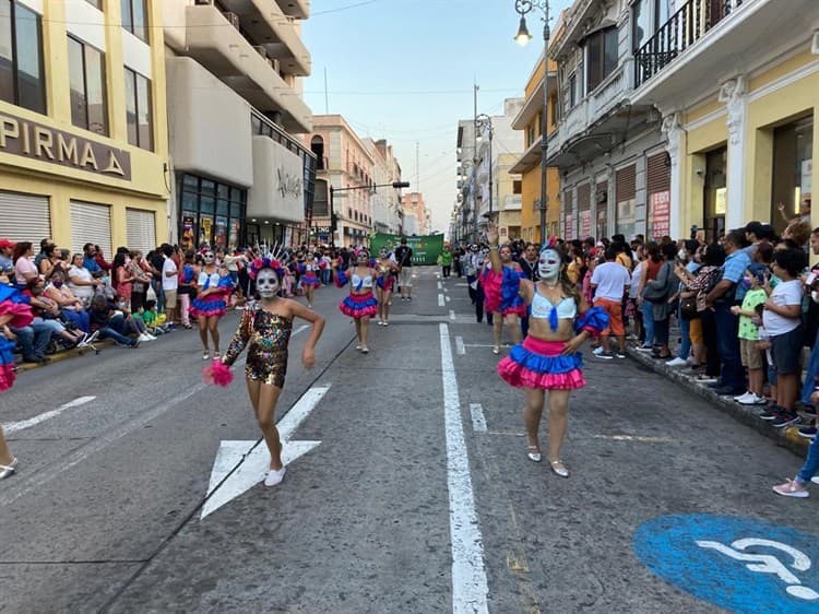 Carnaval de Catrinas difunde la cultura y alegría de los jarochos: turistas