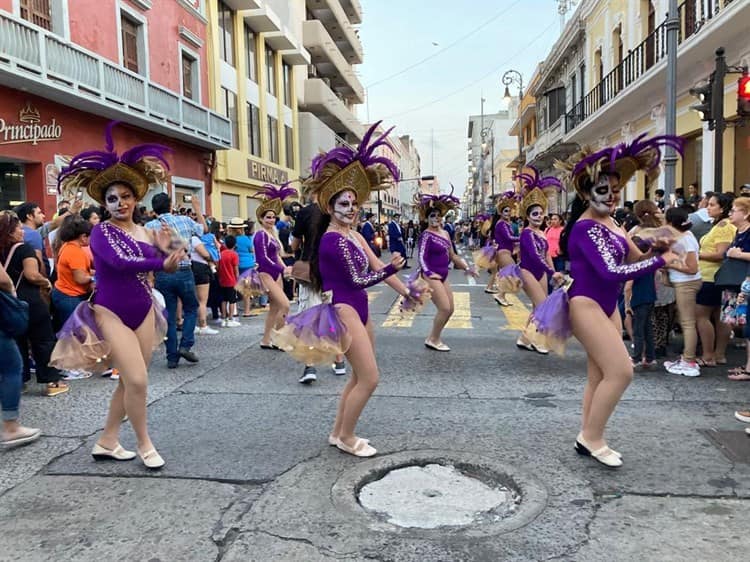 Carnaval de Catrinas difunde la cultura y alegría de los jarochos: turistas