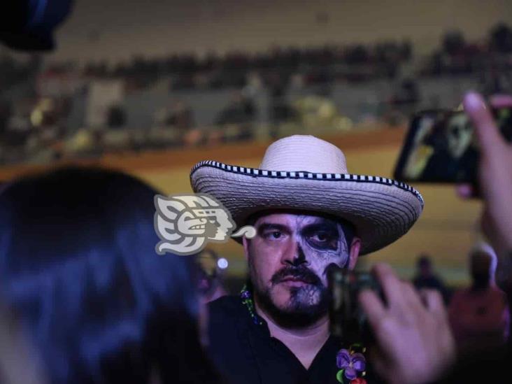 Rompen récord con el altar de Día de Muertos más grande del mundo en Xalapa