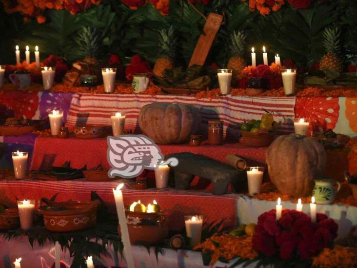 Rompen récord con el altar de Día de Muertos más grande del mundo en Xalapa