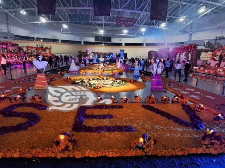 Rompen récord con el altar de Día de Muertos más grande del mundo en Xalapa