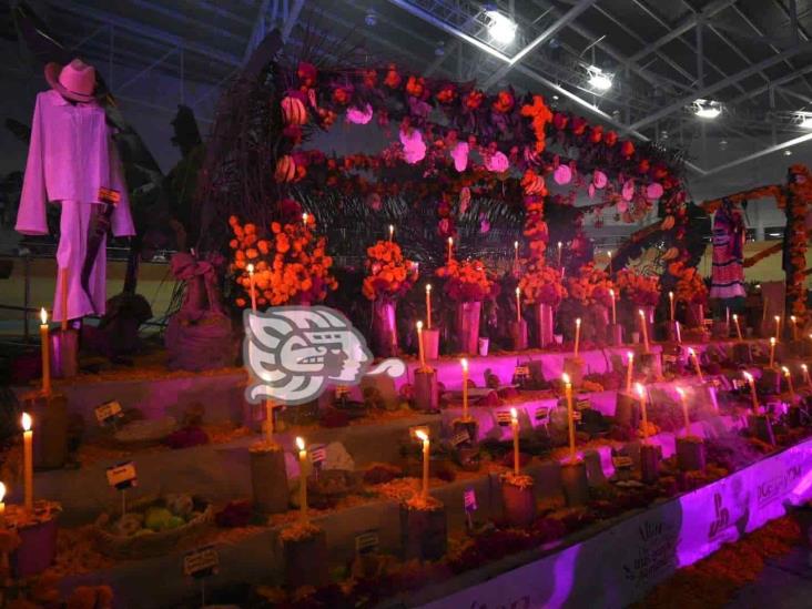 Rompen récord con el altar de Día de Muertos más grande del mundo en Xalapa