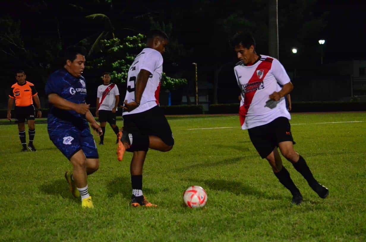 Lista actividad en el Torneo de Futbol Imagen