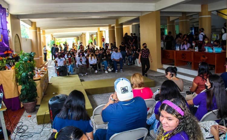 UIA realiza impresionante concurso de catrinas y catrines