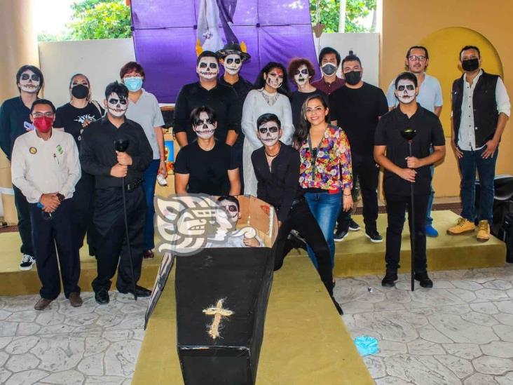 UIA realiza impresionante concurso de catrinas y catrines