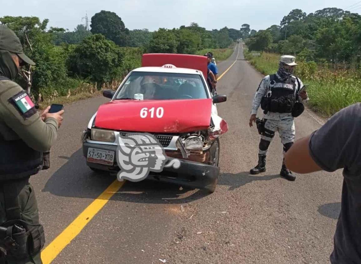 Choque de taxis sobre la Costera del Golfo deja una lesionada