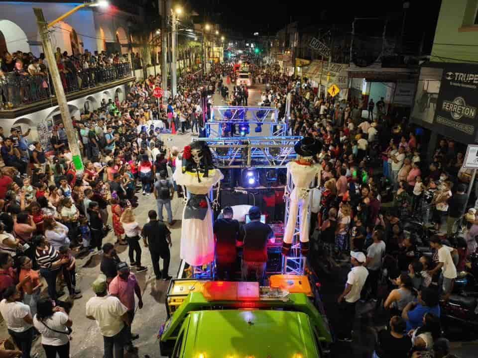 Arranca fiesta de muertos con anticipación en Acayucan