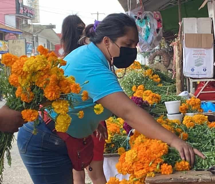 Vendedores de flores esperan repunte de ventas (+Video)