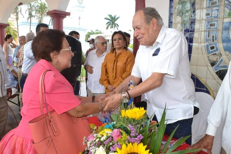 Club de Periodistas delegación Cosamaloapan reconocen al licenciado José Pablo Robles Martínez