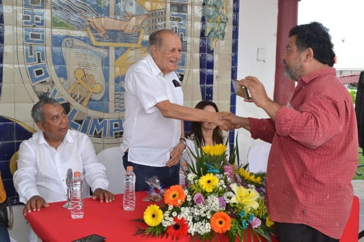 Club de Periodistas delegación Cosamaloapan reconocen al licenciado José Pablo Robles Martínez